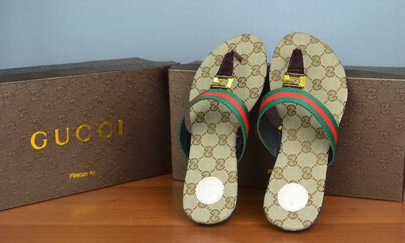 Gucci Slippers Woman--083